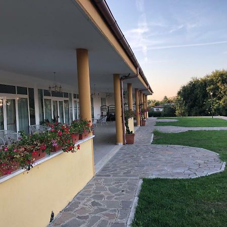 Agriturismo "Lo Zafferano" 艾普瑞利亚 外观 照片