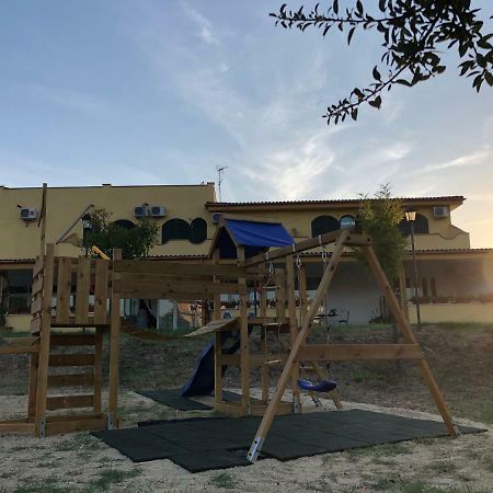 Agriturismo "Lo Zafferano" 艾普瑞利亚 外观 照片