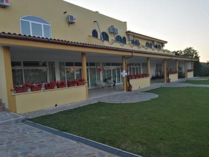 Agriturismo "Lo Zafferano" 艾普瑞利亚 外观 照片