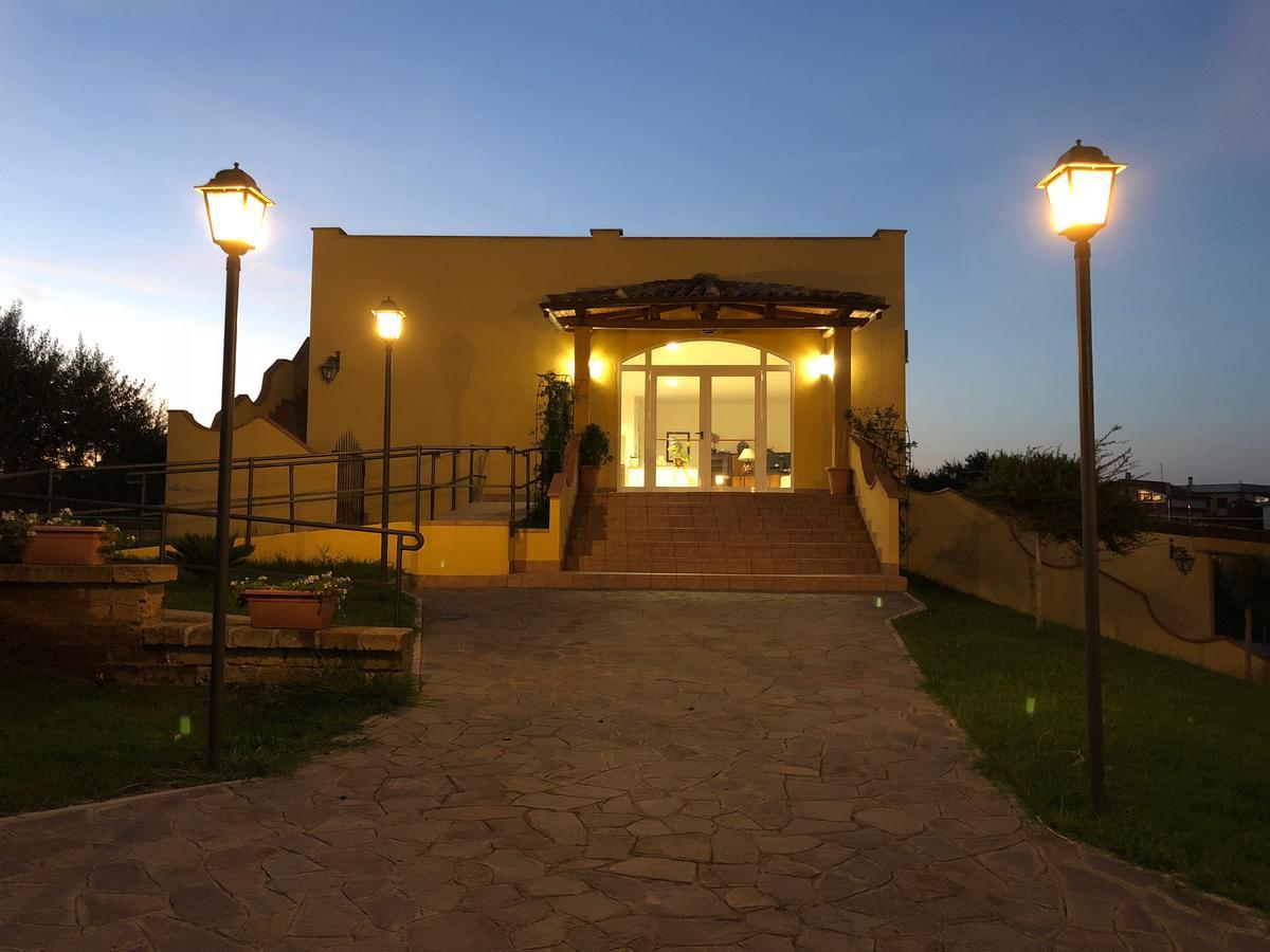 Agriturismo "Lo Zafferano" 艾普瑞利亚 外观 照片