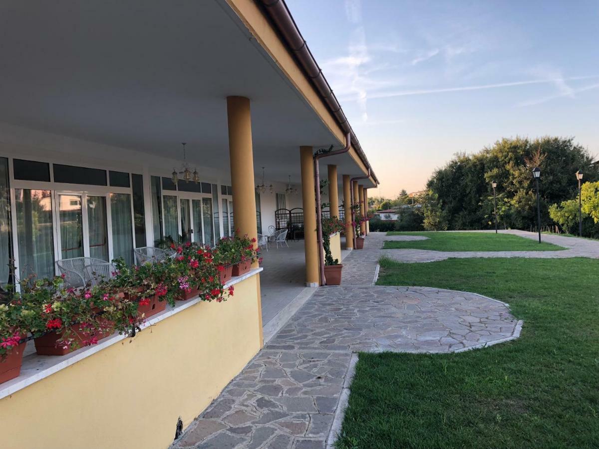 Agriturismo "Lo Zafferano" 艾普瑞利亚 外观 照片