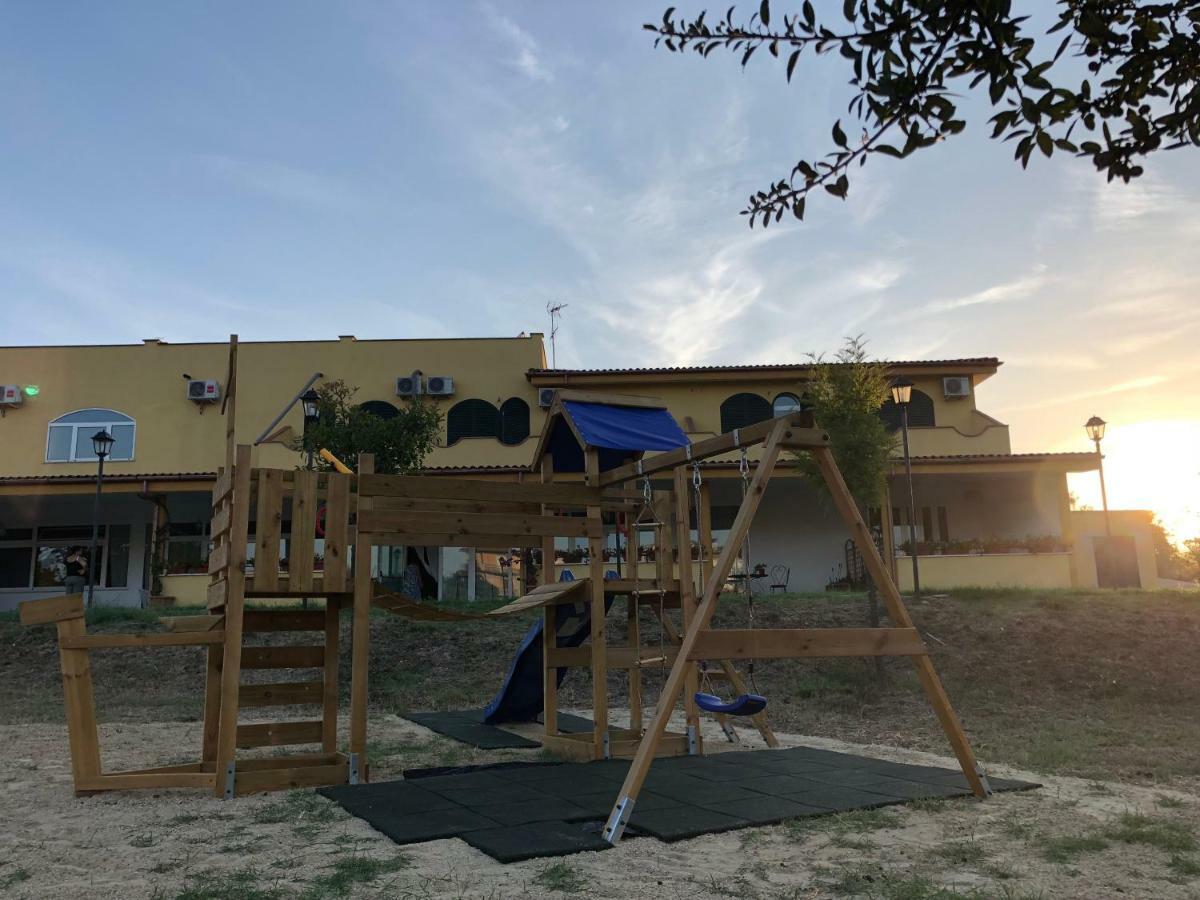 Agriturismo "Lo Zafferano" 艾普瑞利亚 外观 照片